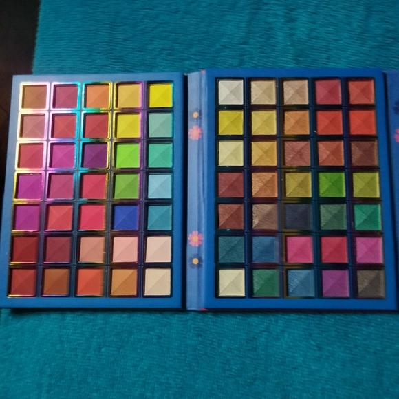 Women EyeShadow Cosmetic
